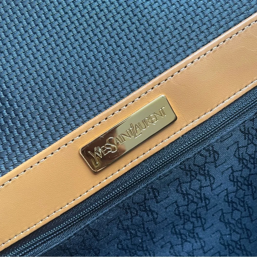 Sale! YSL Yves Saint Laurent Clutch Shoulder Bag ✨ - Picture 8 of 16